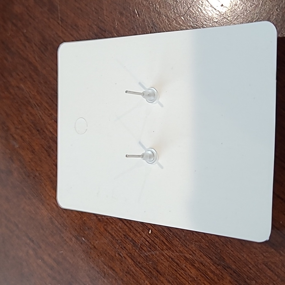 Cubic Zirconia Stud Earrings NEW - Picture 2 of 2